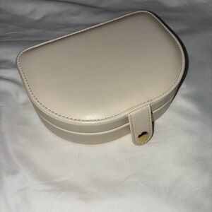 Cream Jewlery Holder